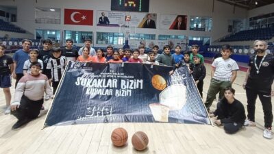 Hakkâri Gençlik ve Spor İl Müdürlüğü tarafından “Kupalar Bizim, Sokaklar
