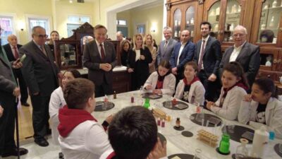 İzmir’in ilk Müslüman Türk eczacılarından Süleyman Ferit Eczacıbaşı’nın meslek hayatını