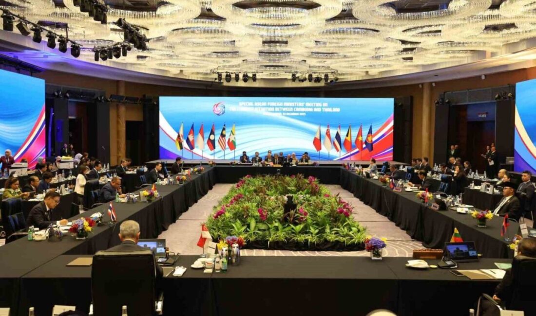 Tayland Dışişleri Bakanı Sihasak Phuangketkeow, Kamboçya ile ateşkes için şartlarının