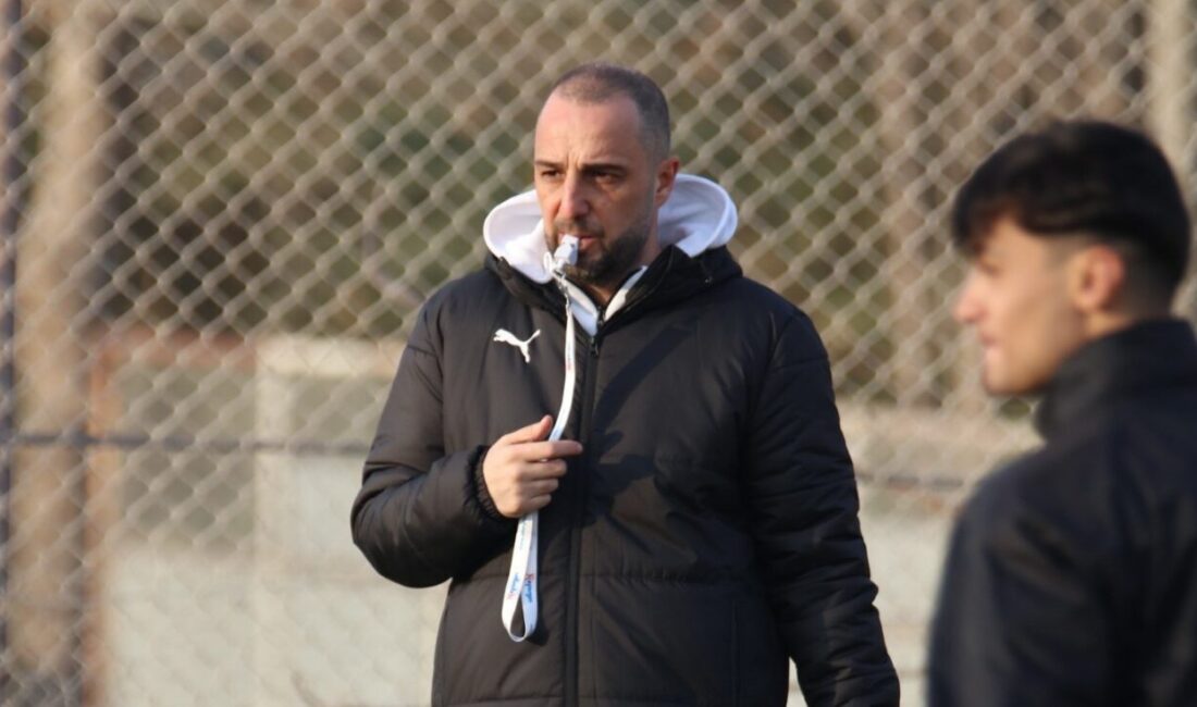 Elazığspor Teknik Direktörü Adem Çağlayan, ” Bir kaleci, bir stoper,