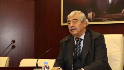 SANKO Holding Onursal Başkanı Abdulkadir Konukoğlu, üniversite eğitimi alan, yabancı