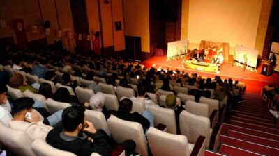 TOGÜ Eğitim Fakültesi tarafından sahnelenen “Evden İşe Gidene Kadar” adlı