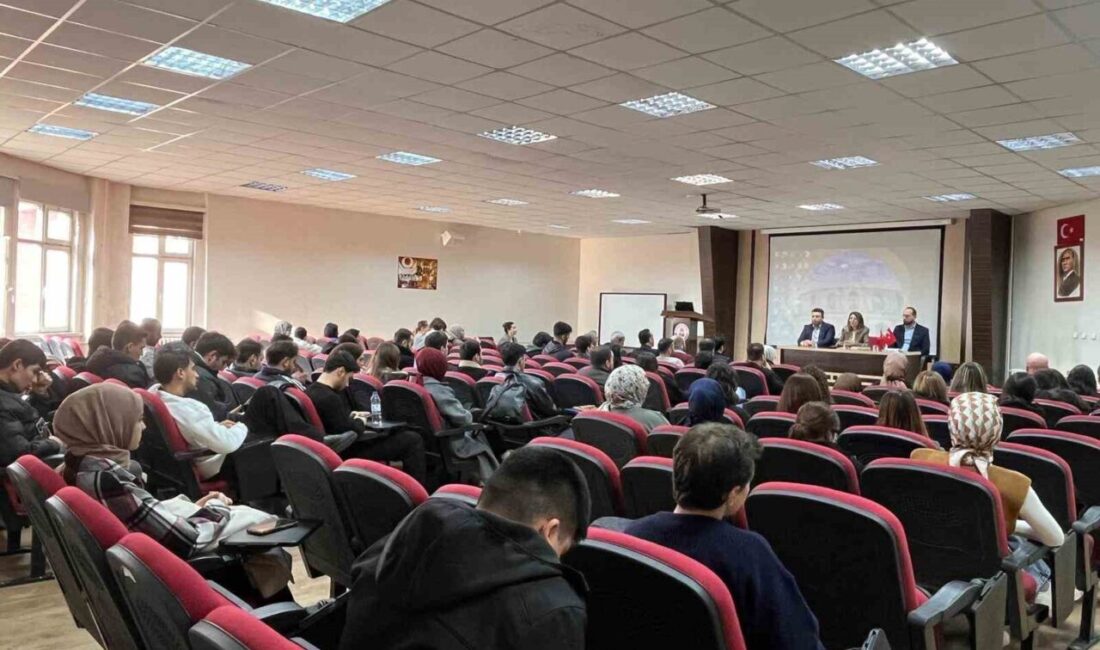 Tokat Gaziosmanpaşa Üniversitesi Fen-Edebiyat Fakültesi’nde düzenlenen “Âkif’i Anlamak” programında, Mehmet