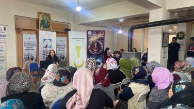 Tokat Gaziosmanpaşa Üniversitesi tarafından düzenlenen eğitimde kırsalda yaşayan kadınlara dijital