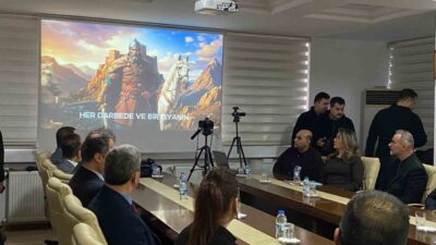 Sinop’ta yürütülen “Destanlarımızı Sahneliyoruz” projesiyle, Türk destanları ortaöğretim öğrencileri tarafından