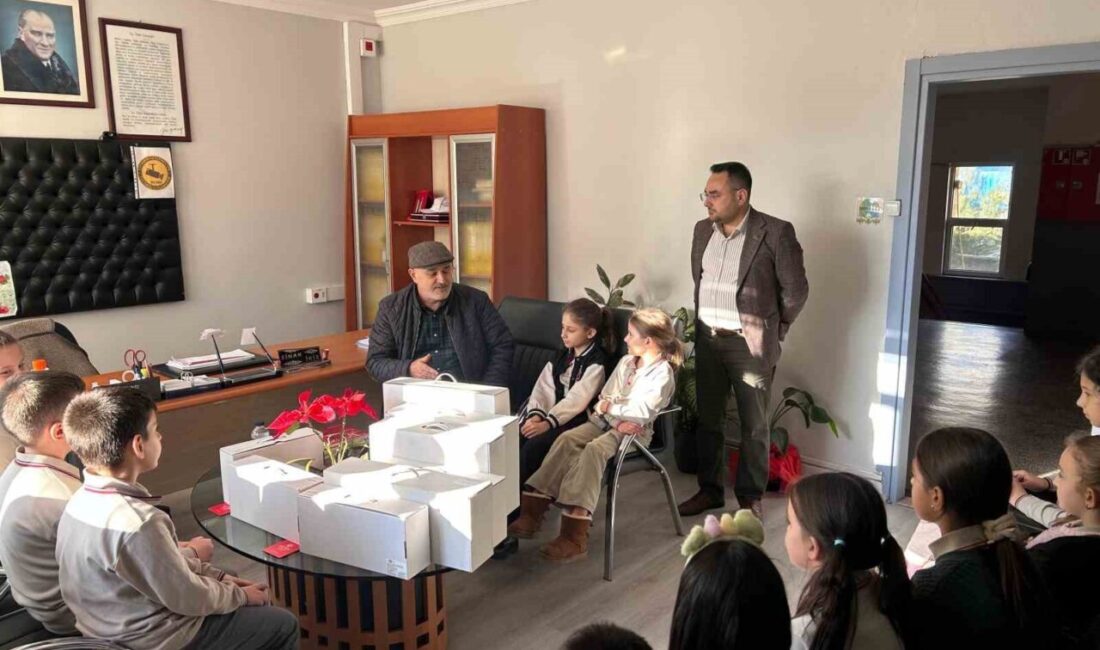 Bozüyük Saffet Şeker İlkokulunda Yerli Malı haftası kapsamında, okul idaresi