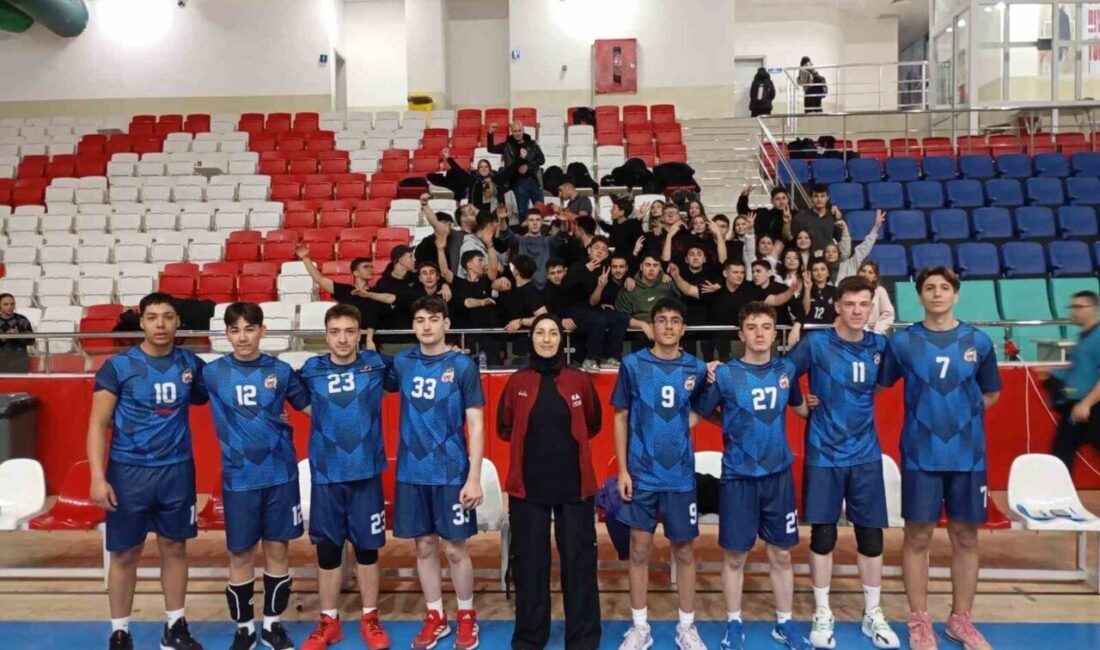 Bilecik’in Bozüyük ilçesinde Kumral Abdal Anadolu Lisesi Erkek Voleybol Takımı,