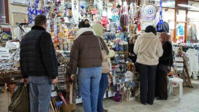 Tarihi çarşılarında Vakıflar Bölge Müdürlüğü’nce uygulanan kira artışları esnafı zor