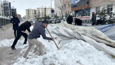 Van’da DEM Partili belediyeler tarafından işten çıkarılan işçilerin İpekyolu Belediyesi