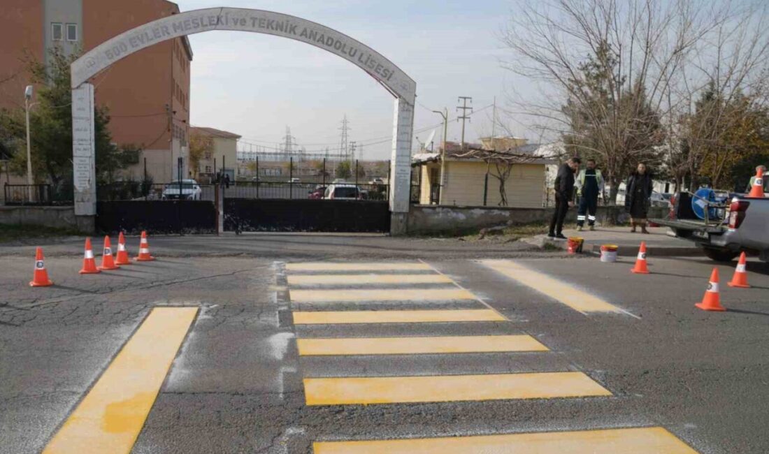 Diyarbakır Büyükşehir Belediyesi, “Yerinde Çözüm” çalışmaları kapsamında kent genelinde vatandaşlardan