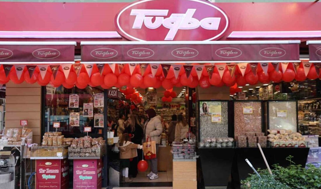 Aydın’da vatandaşlar 2025 yılının son gününde kuruyemişçilere akın etti. Merkezi