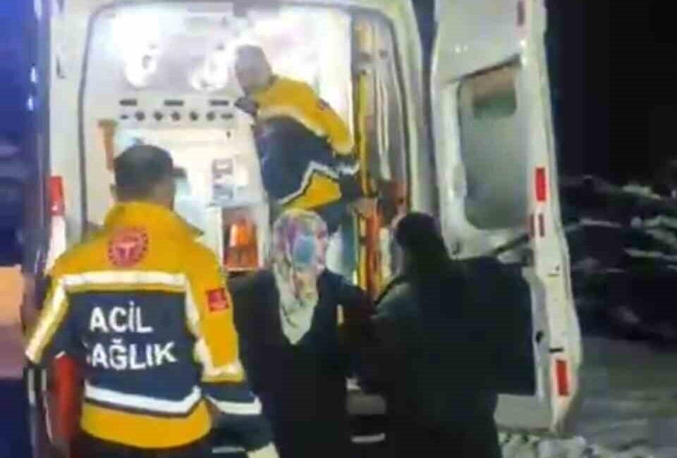 Siirt’in Eruh ilçesinde doğum sancısı tutan 25 yaşındaki kadın, karla