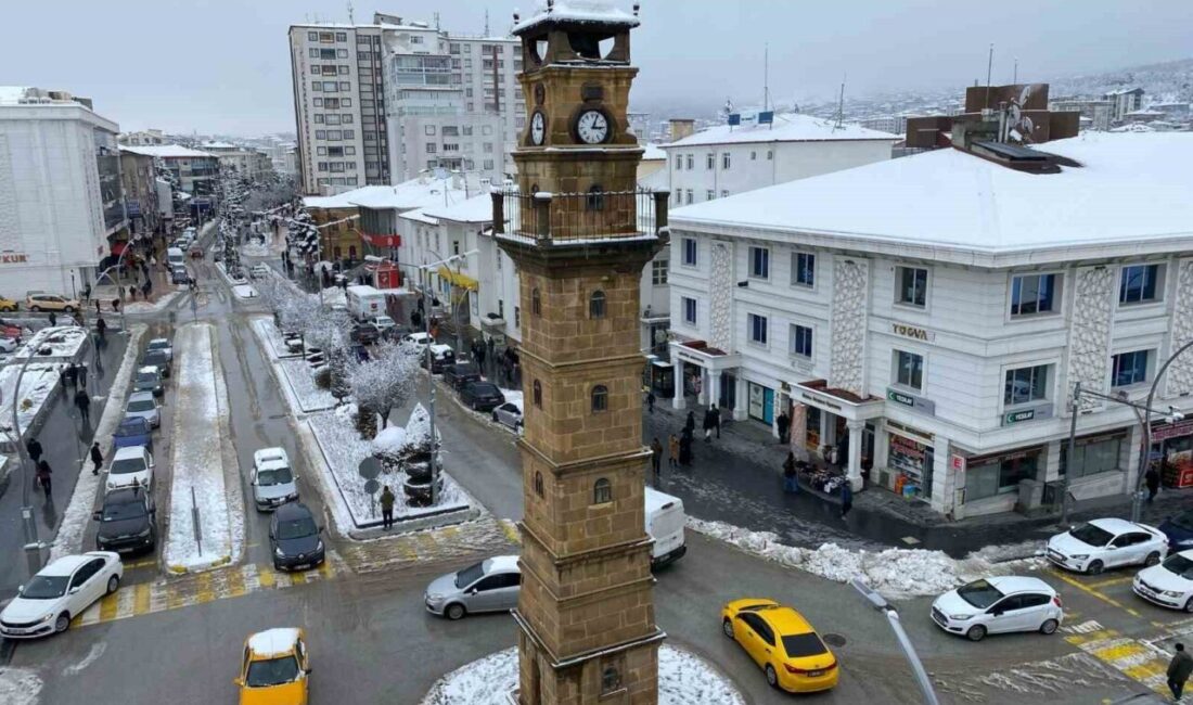 Yozgat’ta yoğun kar yağışı nedeniyle kent merkezi ve bazı ilçelerde