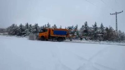 Yozgat ve ilçelerinde meydana gelen kar yağışının ardından ekipler kar