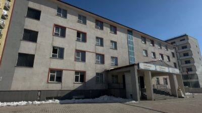 Hakkari’nin Yüksekova ilçesinde aynı yerleşke içerisinde eğitim veren Cumhuriyet İlk