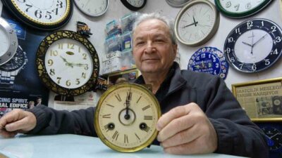Ordu’da bir saatçi, 40 yıl önce açtığı 10 metrekarelik iş
