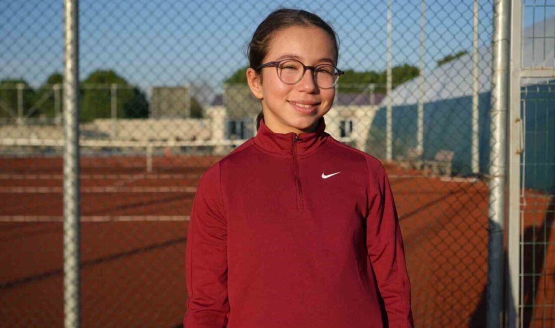 Kocaeli’de yaşayan 10 yaşındaki tenisçi Asya Kandemir, kendisinden yaşça büyük