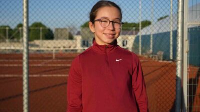 Kocaeli’de yaşayan 10 yaşındaki tenisçi Asya Kandemir, kendisinden yaşça büyük