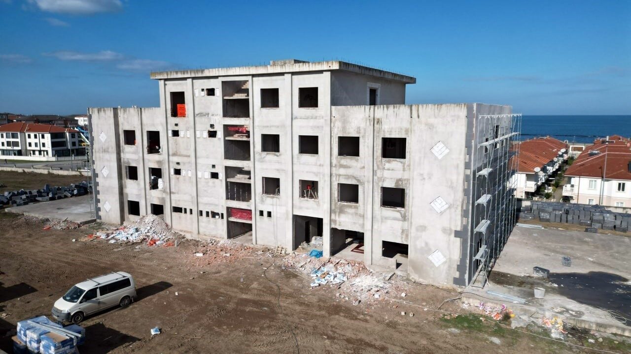 Sakarya’nın Karasu ilçesinde 2014 yılında temeli atılan ve kaba inşaat