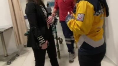 Kocaeli’nin Gebze ilçesinde özel bir hastaneye hasta götüren 112 personelinin