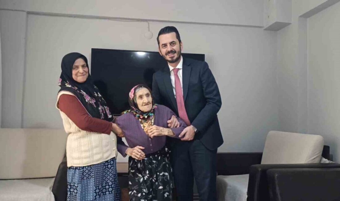 Bursa’da 121 yaşındaki Saadet Al’ı ziyaret eden AK Parti Osmangazi