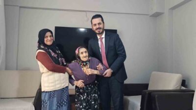 Bursa’da 121 yaşındaki Saadet Al’ı ziyaret eden AK Parti Osmangazi