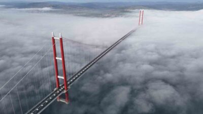 Çanakkale Boğazı’nda etkili olan sis bulutu geçişi sırasında dron ile