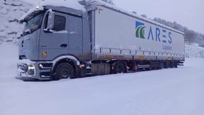 Gürcistan’dan dönerken Ardahan Posof Ilgar dağında mahsur kalan tırlar kurtarılmayı