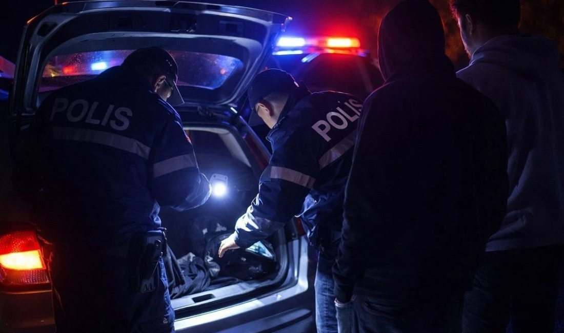 Yozgat’ın Yerköy içesinde Yılbaşı denetimi yapan Narkotik Büro Amirliği ile