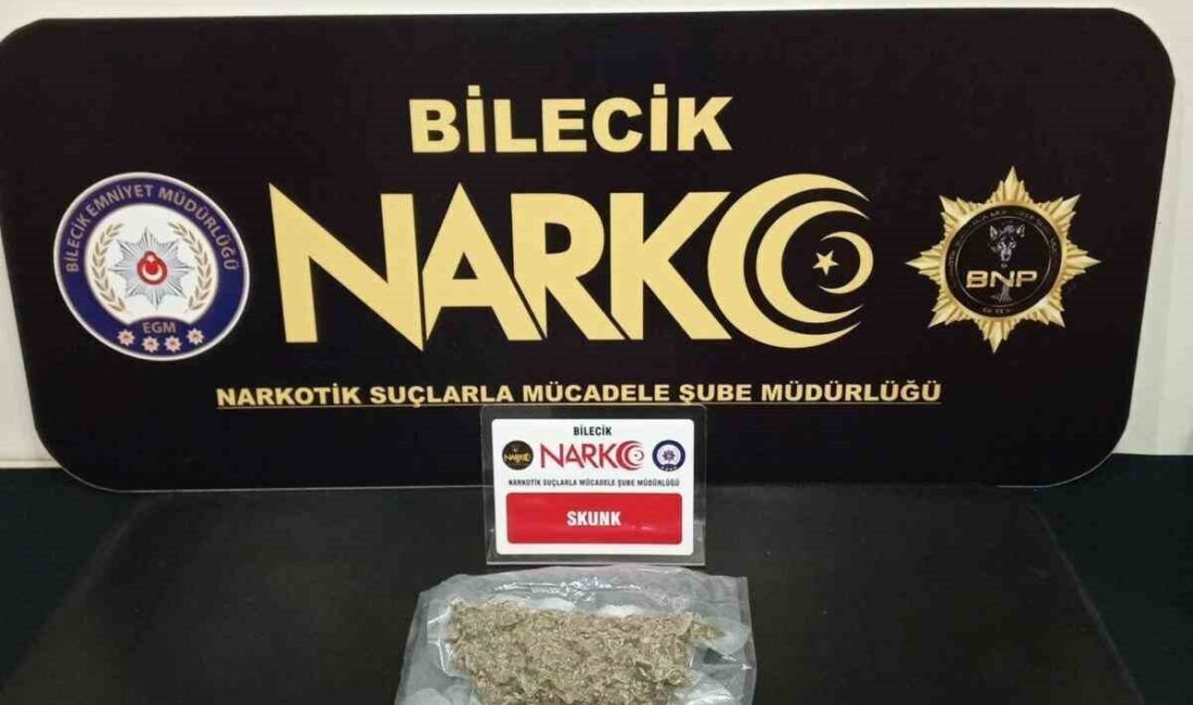 Bilecik’te şüphe üzerine durdurulan bir otomobilde çadırın içine saklanmış vaziyette