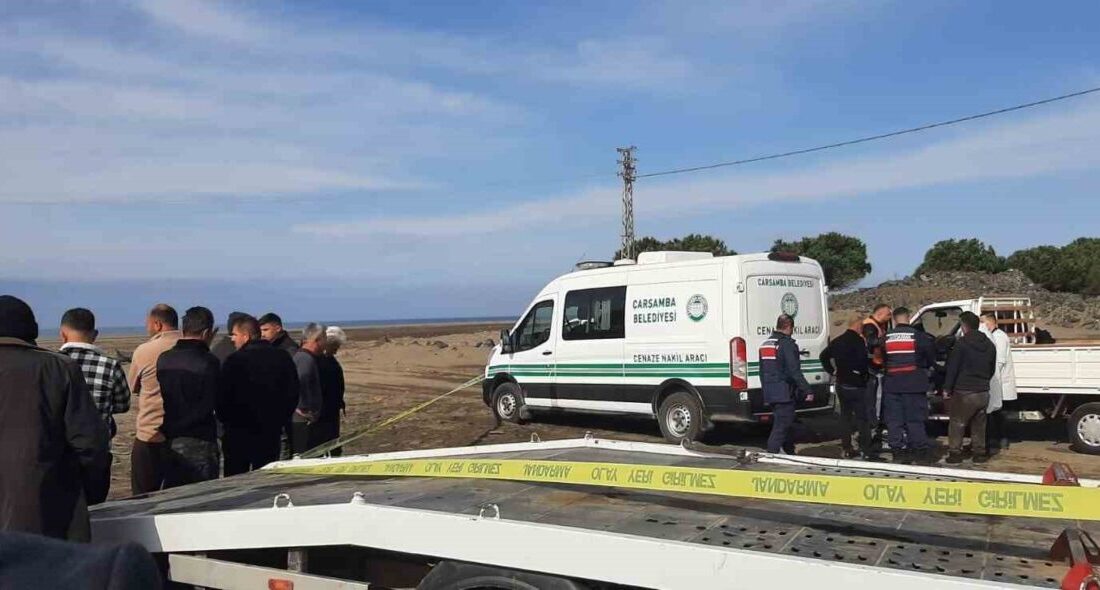 Samsun’un Çarşamba ilçesinde 26 yaşındaki bir genç, sahil kenarına park