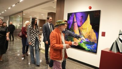 Farklı disiplinlerdeki üretimiyle tanınan mimar, heykeltıraş ve tasarımcı Yılmaz Zenger’in