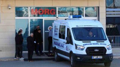 Antalya’da başından silahla vurulan eşini hastaneye getiren ve hayatına son