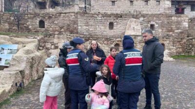 Afyonkarahisar’da jandarma tarafından 300’e yakın vatandaşı yönelik kadına şiddetle mücadele