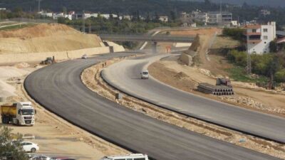 Mersin’in batı aksında yer alan turizm merkezlerine ulaşımı hızlandırarak kent
