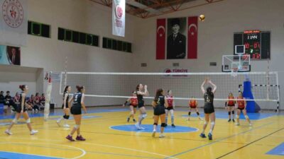 Burhaniye Belediyesi tarafından 4.’sü düzenlenen Geleneksel Yıldız Kızlar Voleybol Turnuvası