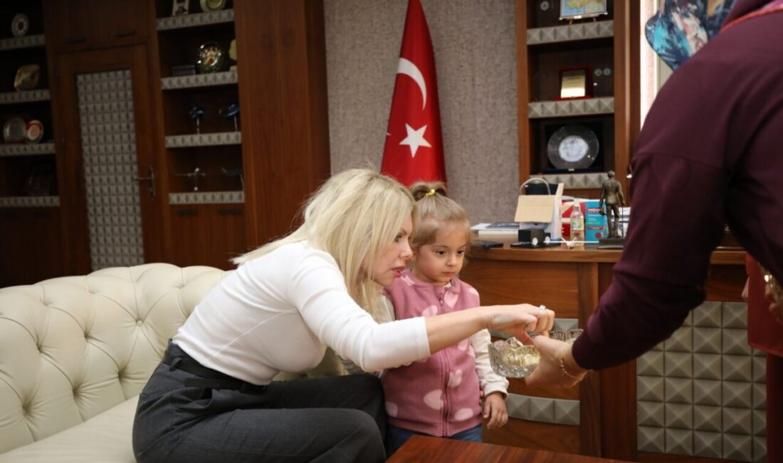 Türkiye’de ikinci rahim nakliyle dünyaya gelen Özlenen bebek, Rektör Prof.