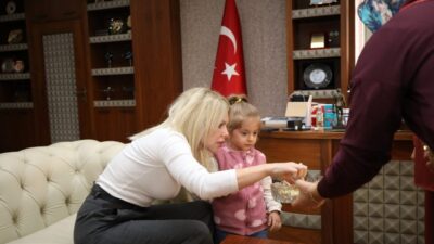 Türkiye’de ikinci rahim nakliyle dünyaya gelen Özlenen bebek, Rektör Prof.