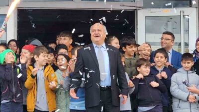 Karabük’ün Yenice ilçesinde emekliye ayrılan eğitimci Muzaffer Ramazan Çaylı, görev