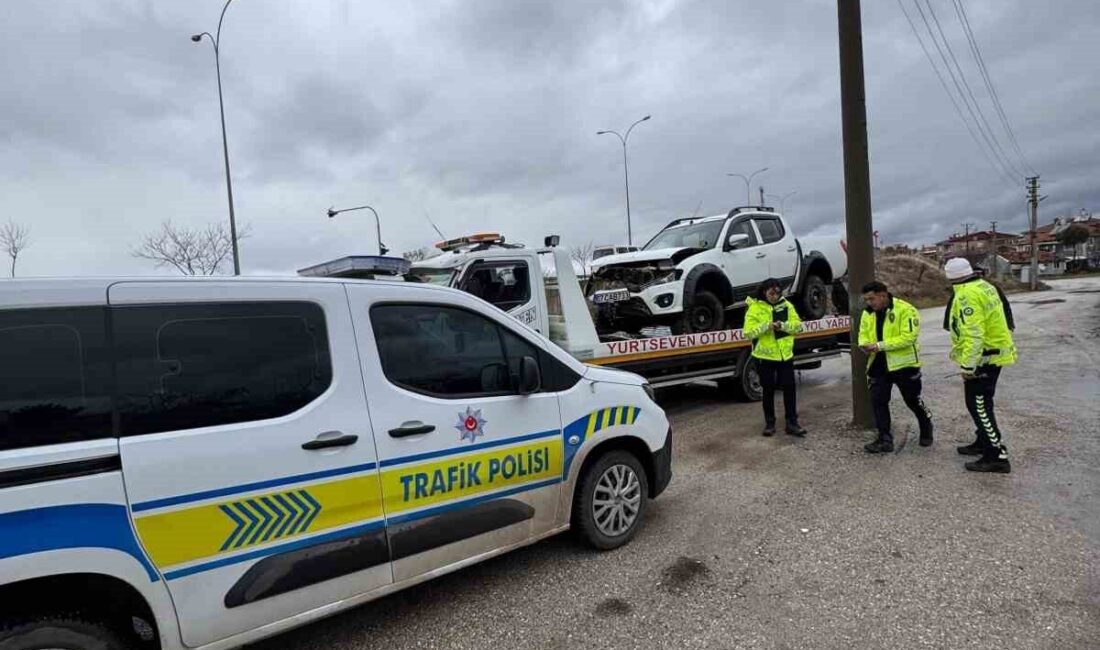 Afyonkarahisar’da arazinin aracının yaklaşık 5 metrelik refüjden aşağı uçarak bir