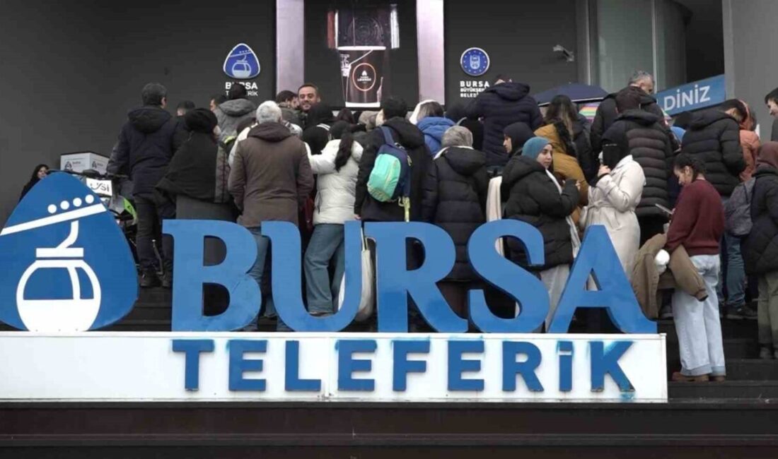 Hafta sonunu Uludağ’da değerlendirmek isteyenler, sabahın erken saatlerinden itibaren teleferik