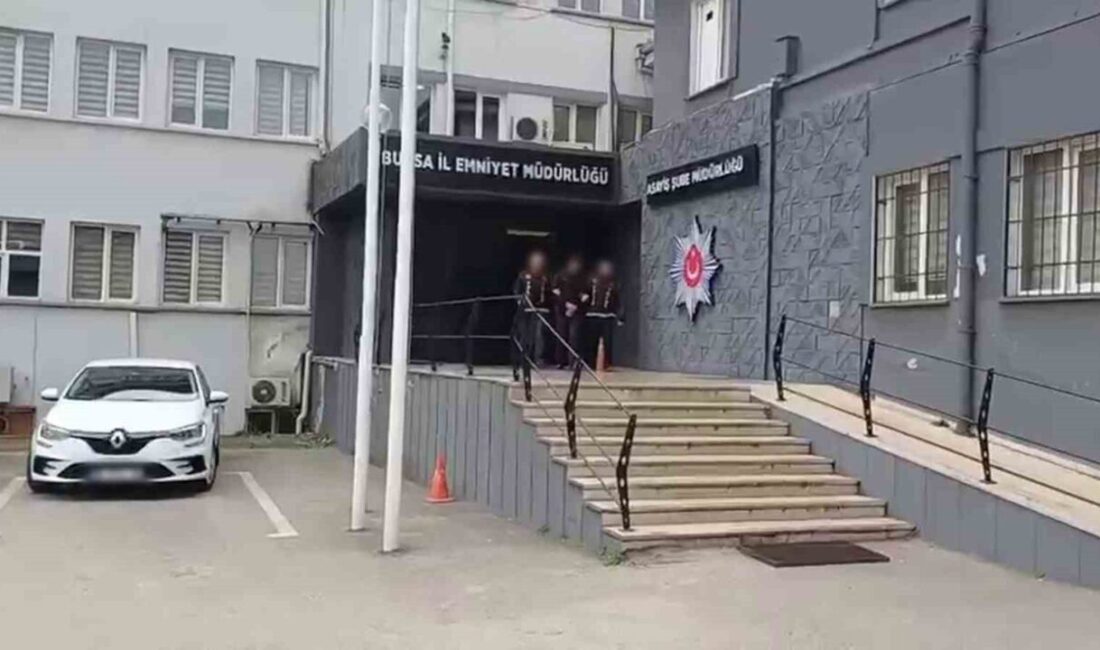 Bursa Emniyet Müdürlüğü Asayiş Şube Müdürlüğü ekiplerince, aranan şahısların yakalanmasına