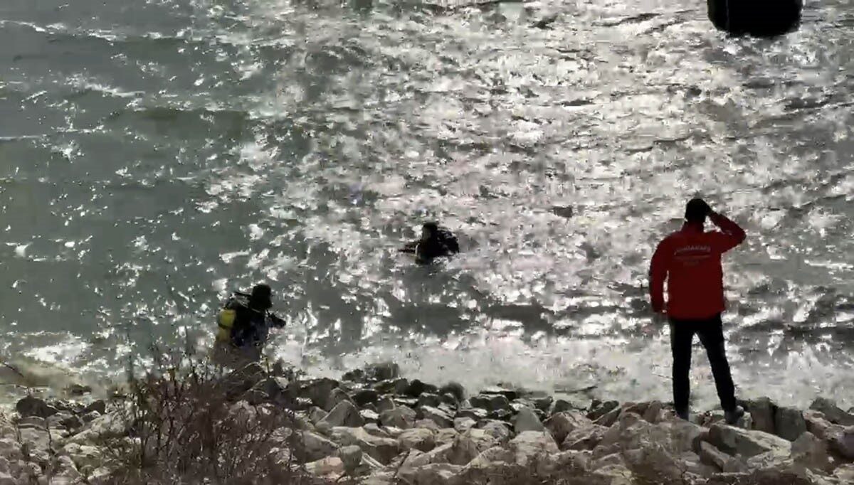 Erdek’te 8 gün önce kaybolan Elif Kumal’dan hâlâ iz yok.