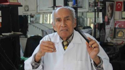 Adana’da 14 yaşında berber çırağı olarak eline ilk kez makası