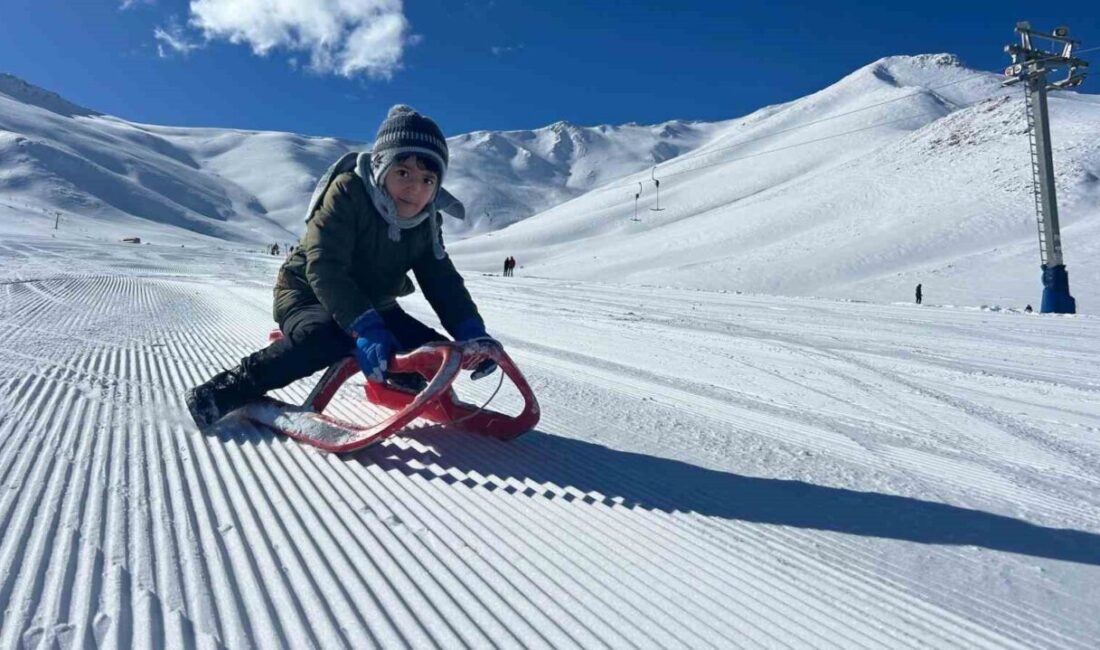 Van’ın Gevaş ilçesinde bulunan Abalı Kayak Merkezi, okulların yarıyıl tatiline