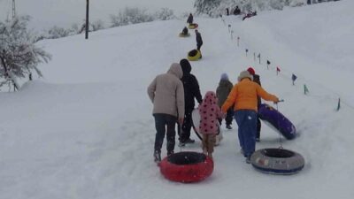 Bolu’nun doğa harikası Abant Gölü Milli Parkı’nda sömestr hareketliliği yaşanırken,