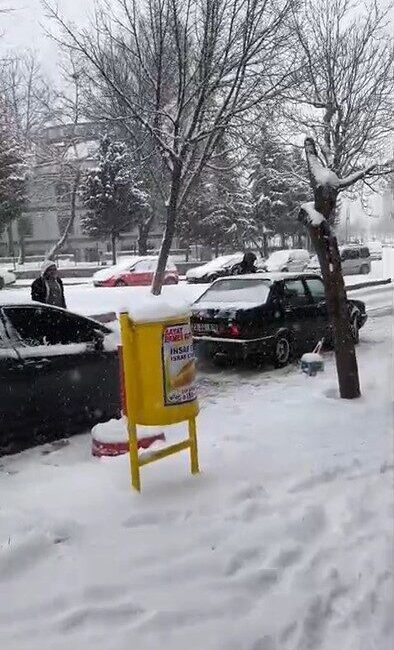 Elazığ’da polis ekiplerince yapılan denetimlerde abart egzoz kullanan Fiat Tofaş