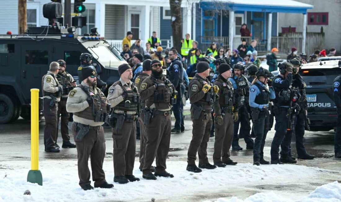 ABD’nin Minnesota eyaletinde ABD Göçmenlik ve Gümrük Muhafaza Dairesi’nde görevli