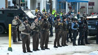 ABD’nin Minnesota eyaletinde ABD Göçmenlik ve Gümrük Muhafaza Dairesi’nde görevli