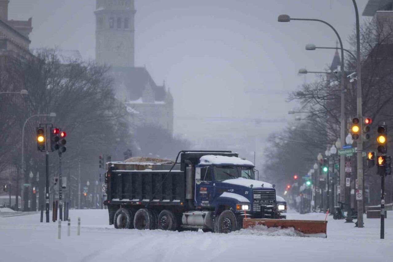 ABD’de etkili olan kar fırtınası nedeniyle 800 binden fazla kişi